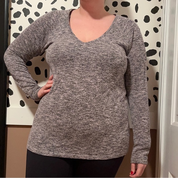 American Eagle v-neck sweater - Picture 1 of 3